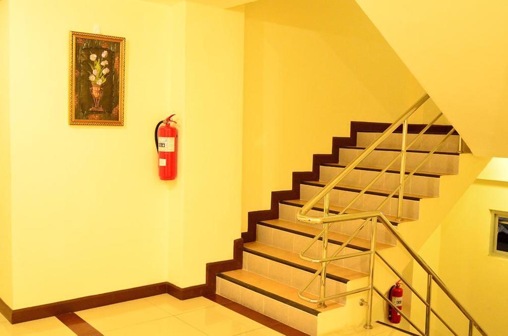 Aravinda Living Home Банкок Екстериор снимка